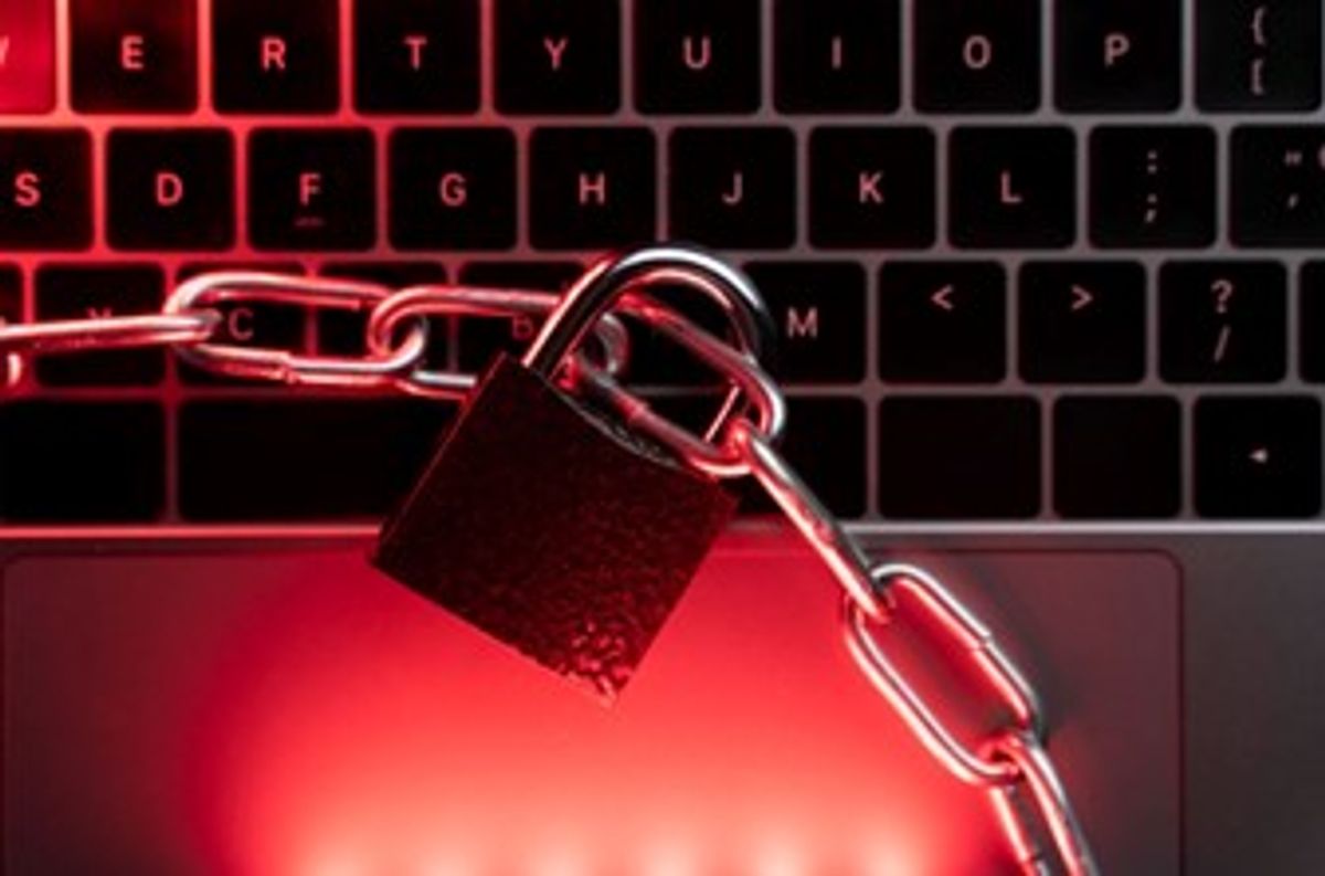 شرح التوجيه المتعلق بالمعدات اللاسلكية: كل ما تحتاجه لمعرفة متطلبات الأمن الحاسوبي في مجال الطاقة المتجددة